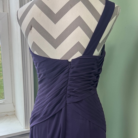 David's Bridal One-Shoulder Gown in Purple size 6 - Picture 9 of 11